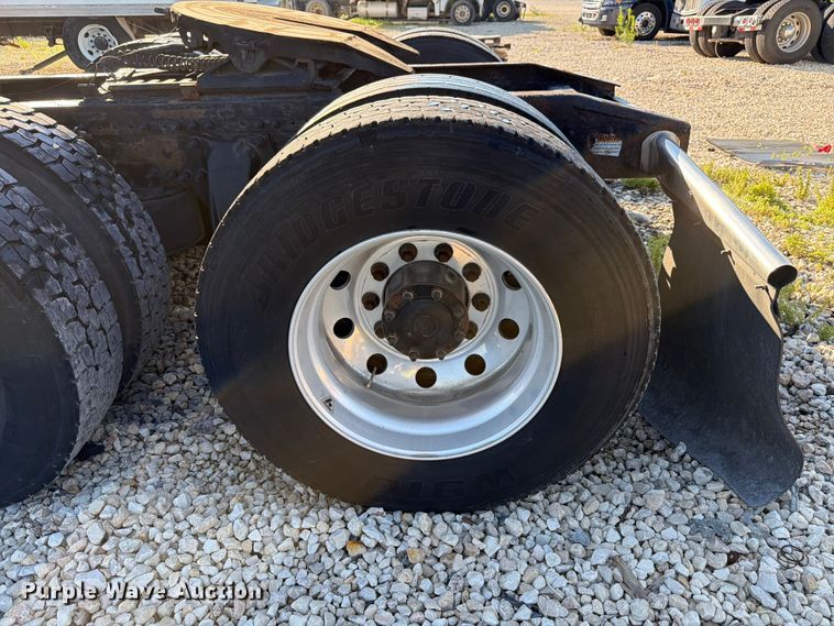 image for item YA3091 2017 Freightliner Cascadia semi truck