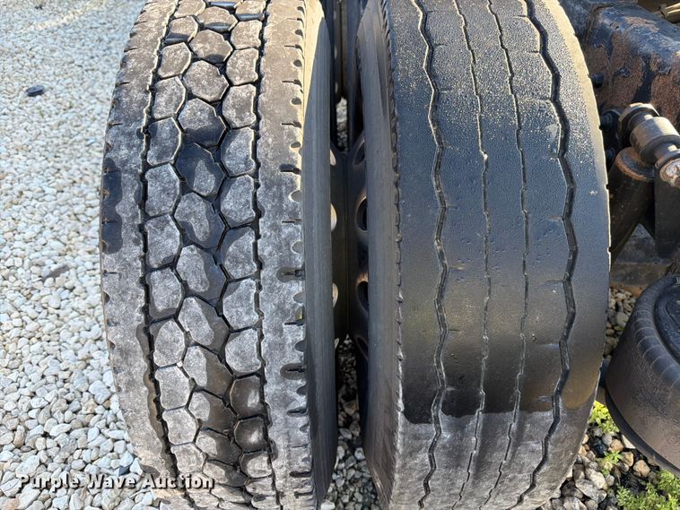 image for item YA3091 2017 Freightliner Cascadia semi truck