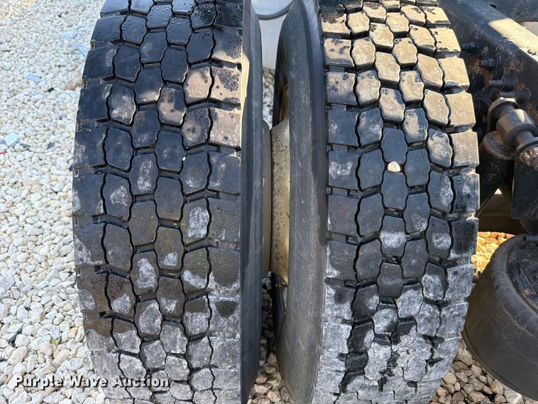 image for item YA3091 2017 Freightliner Cascadia semi truck
