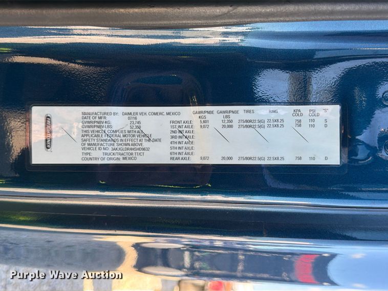 image for item YA3091 2017 Freightliner Cascadia semi truck