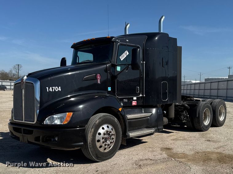 image for item YA3195 2014 Kenworth T660 semi truck