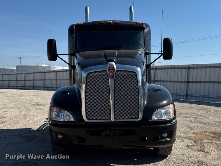 image for item YA3195 2014 Kenworth T660 semi truck