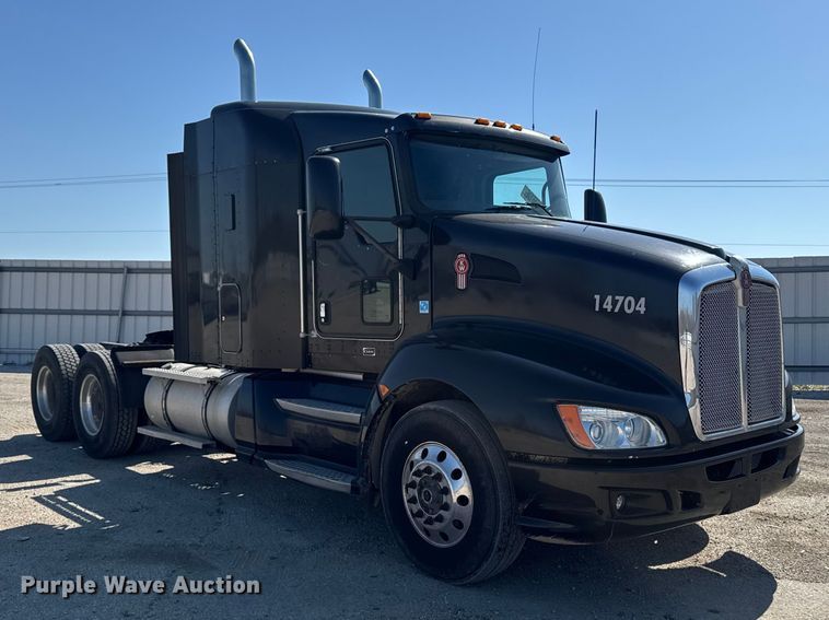 image for item YA3195 2014 Kenworth T660 semi truck