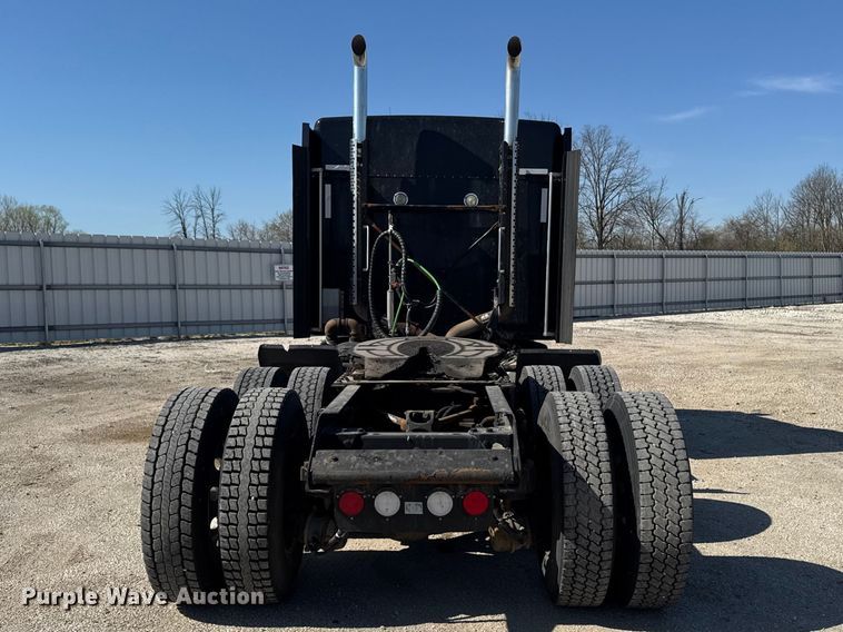 image for item YA3195 2014 Kenworth T660 semi truck