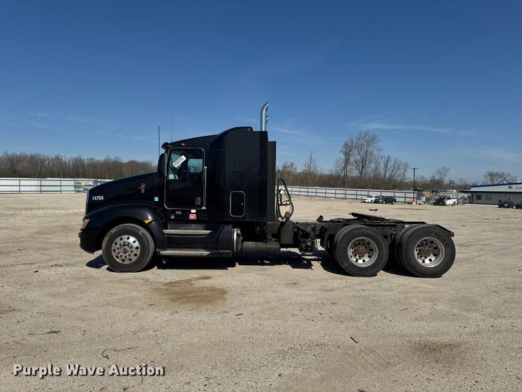 image for item YA3195 2014 Kenworth T660 semi truck