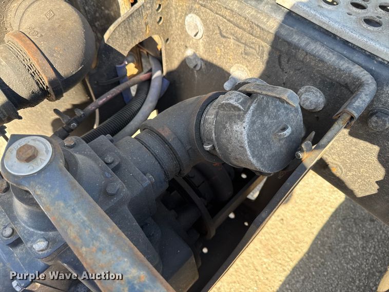 image for item YA3195 2014 Kenworth T660 semi truck