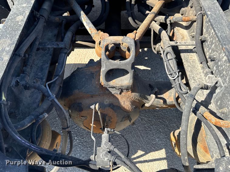 image for item YA3195 2014 Kenworth T660 semi truck