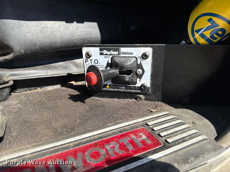 image for item YA3195 2014 Kenworth T660 semi truck