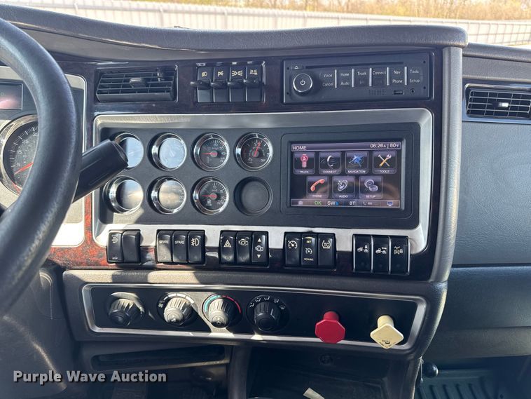 image for item YA3195 2014 Kenworth T660 semi truck