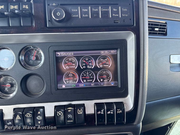 image for item YA3195 2014 Kenworth T660 semi truck