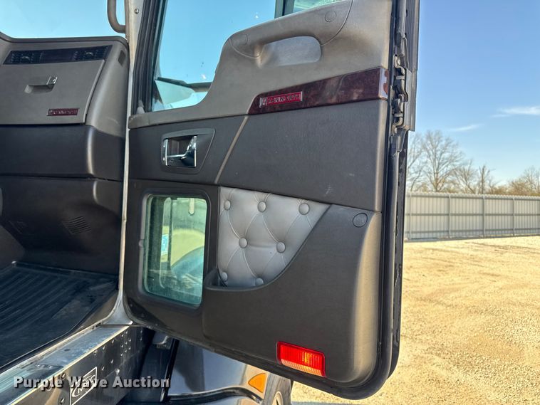 image for item YA3195 2014 Kenworth T660 semi truck