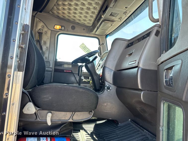 image for item YA3195 2014 Kenworth T660 semi truck