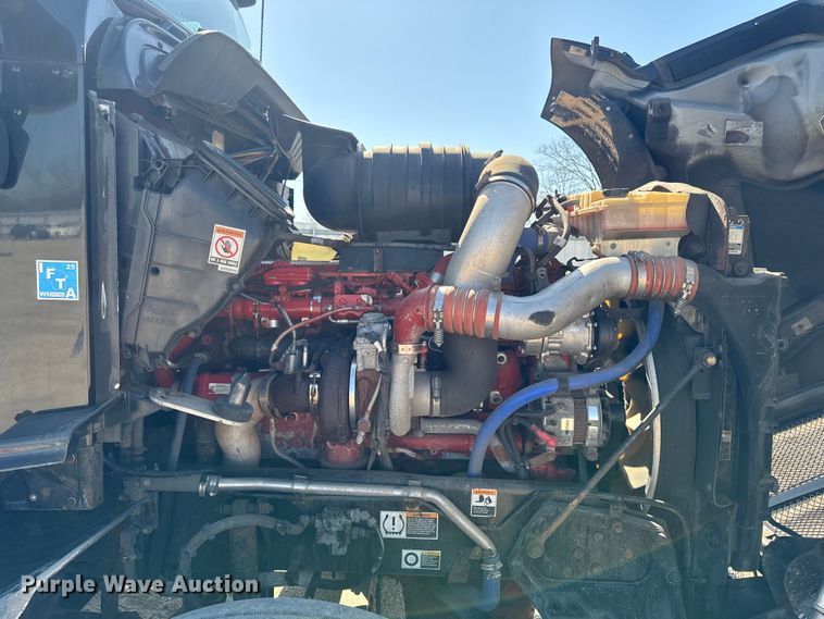 image for item YA3195 2014 Kenworth T660 semi truck