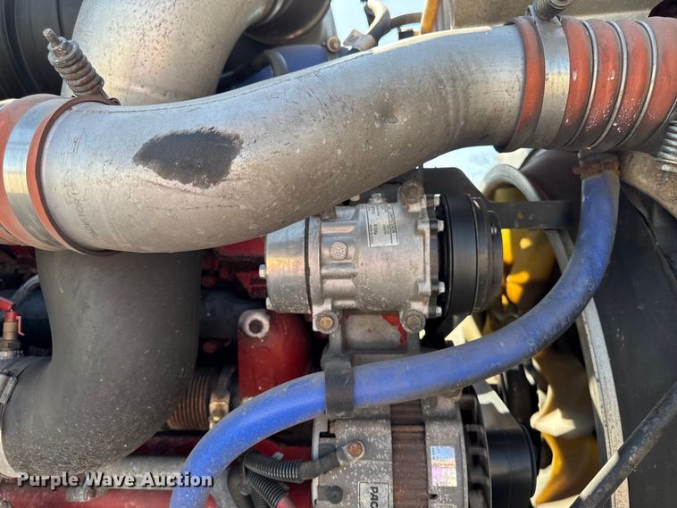 image for item YA3195 2014 Kenworth T660 semi truck
