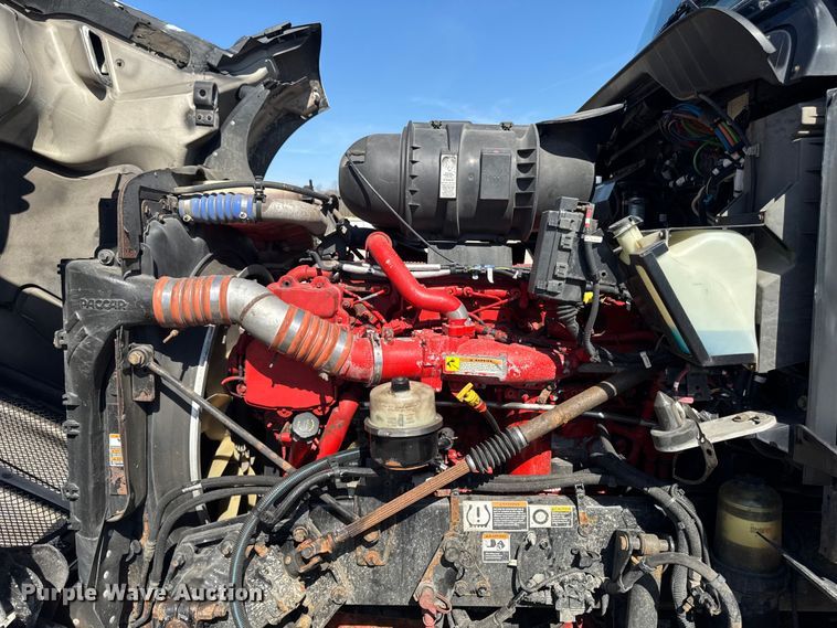 image for item YA3195 2014 Kenworth T660 semi truck