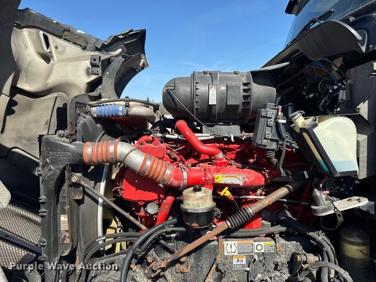 image for item YA3195 2014 Kenworth T660 semi truck