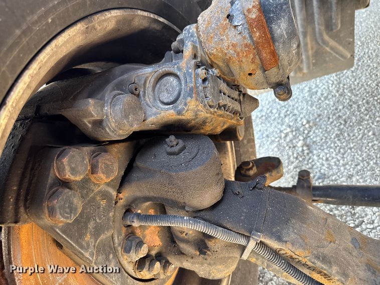 image for item YA3195 2014 Kenworth T660 semi truck