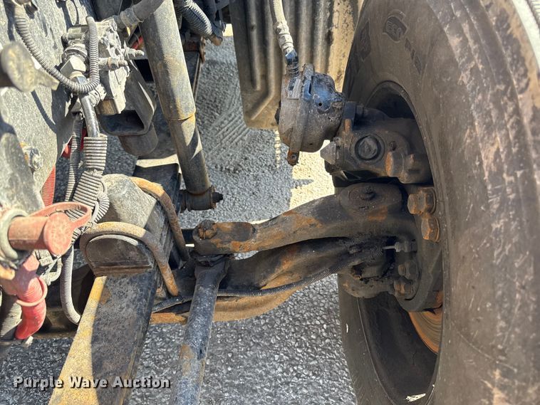 image for item YA3195 2014 Kenworth T660 semi truck