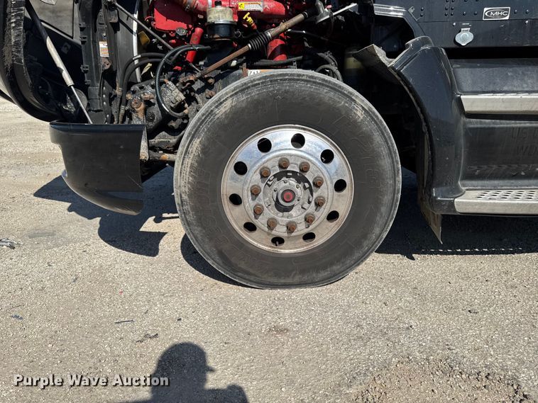 image for item YA3195 2014 Kenworth T660 semi truck