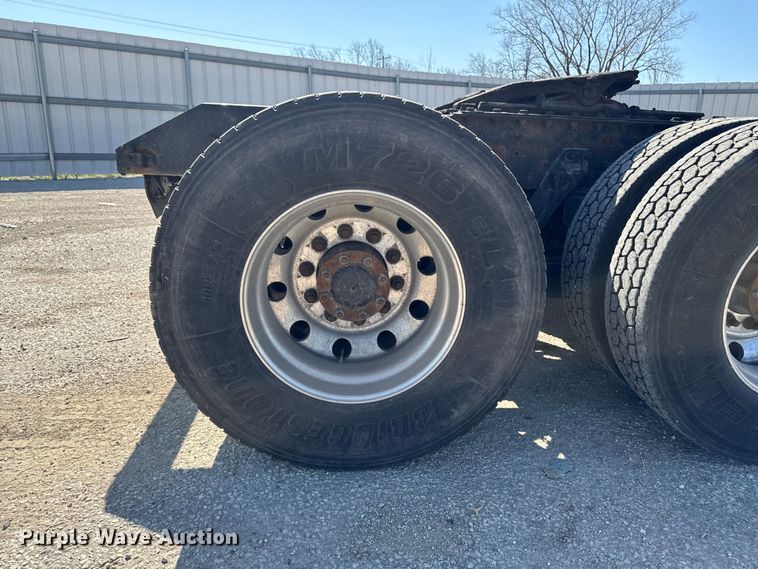 image for item YA3195 2014 Kenworth T660 semi truck