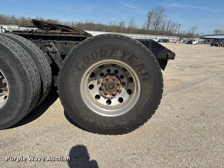 image for item YA3195 2014 Kenworth T660 semi truck