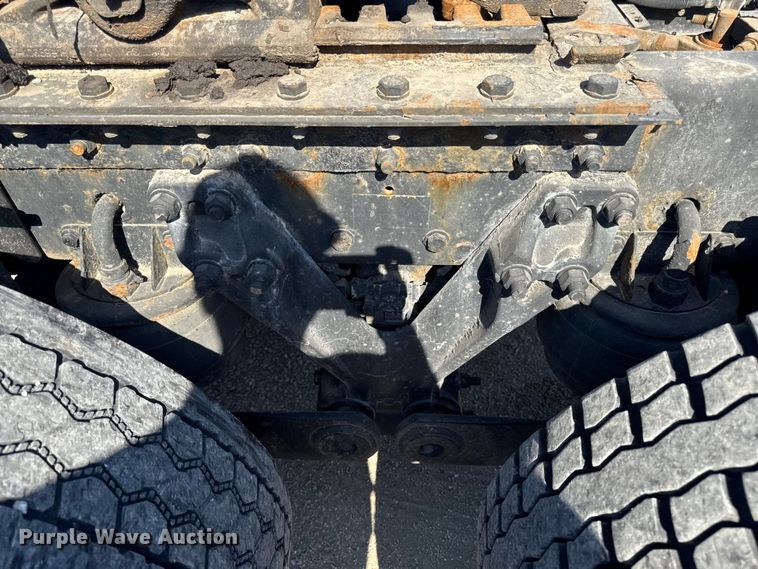 image for item YA3195 2014 Kenworth T660 semi truck