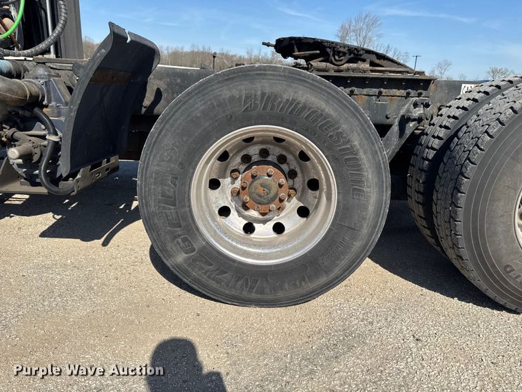 image for item YA3195 2014 Kenworth T660 semi truck