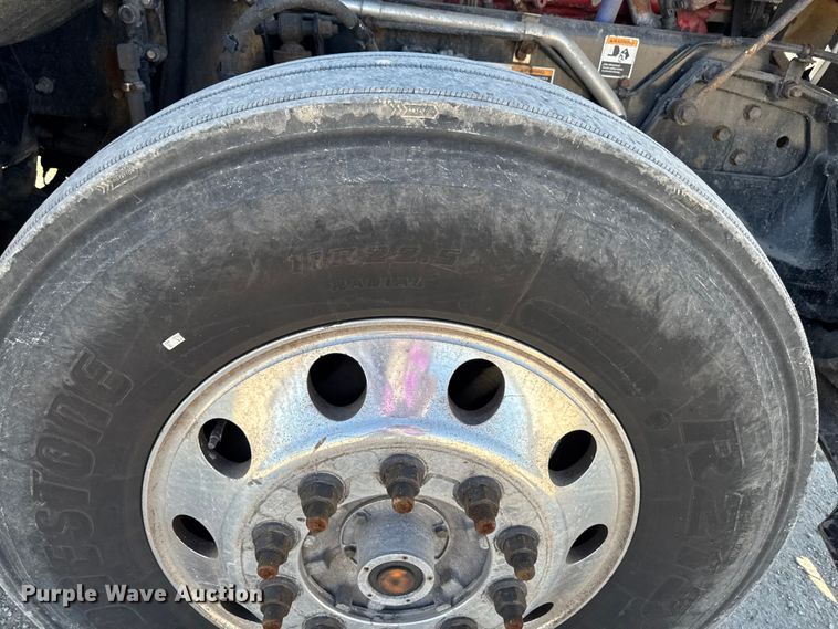 image for item YA3195 2014 Kenworth T660 semi truck