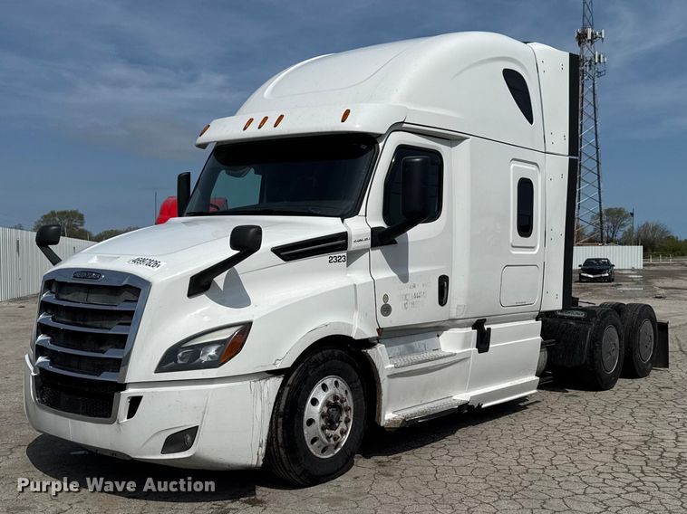 image for item YA3215 2019 Freightliner Cascadia semi truck