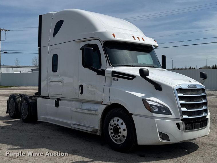 image for item YA3215 2019 Freightliner Cascadia semi truck