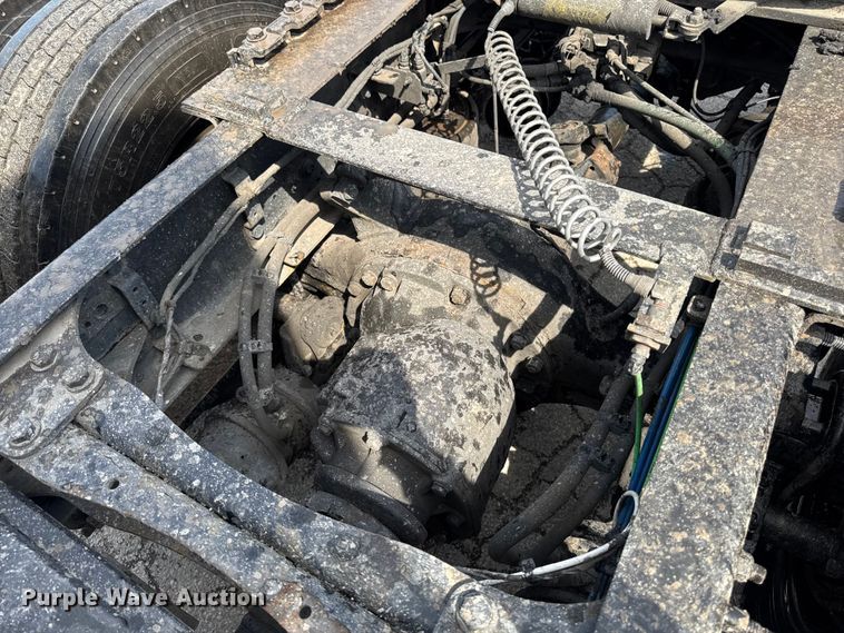 image for item YA3215 2019 Freightliner Cascadia semi truck