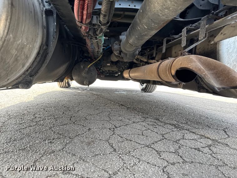 image for item YA3215 2019 Freightliner Cascadia semi truck