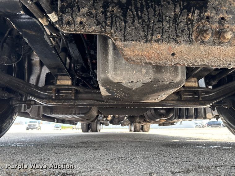 image for item YA3215 2019 Freightliner Cascadia semi truck