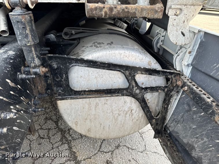 image for item YA3215 2019 Freightliner Cascadia semi truck