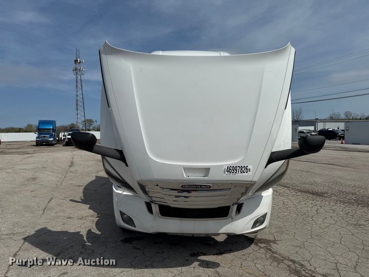 image for item YA3215 2019 Freightliner Cascadia semi truck
