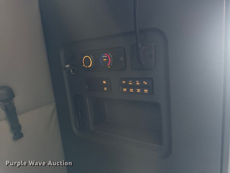 image for item YA3215 2019 Freightliner Cascadia semi truck
