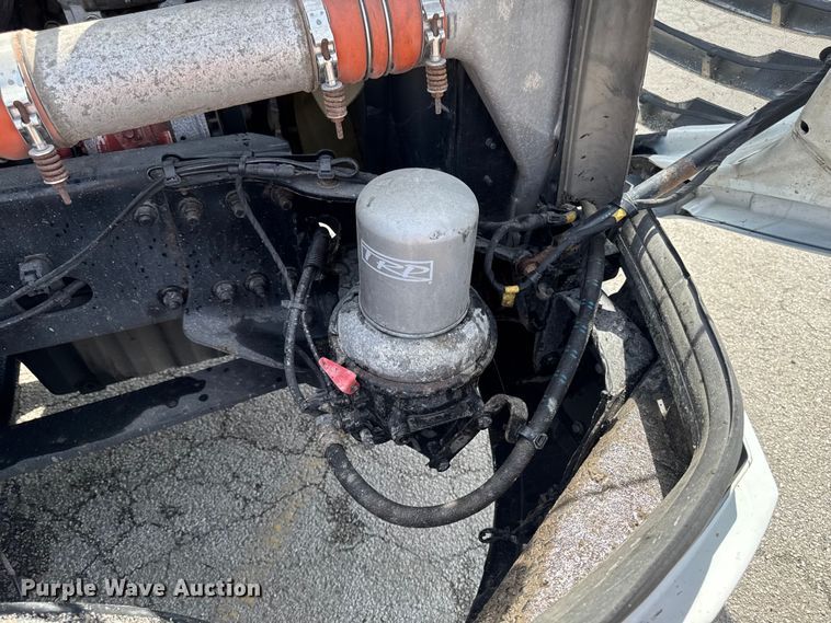 image for item YA3215 2019 Freightliner Cascadia semi truck