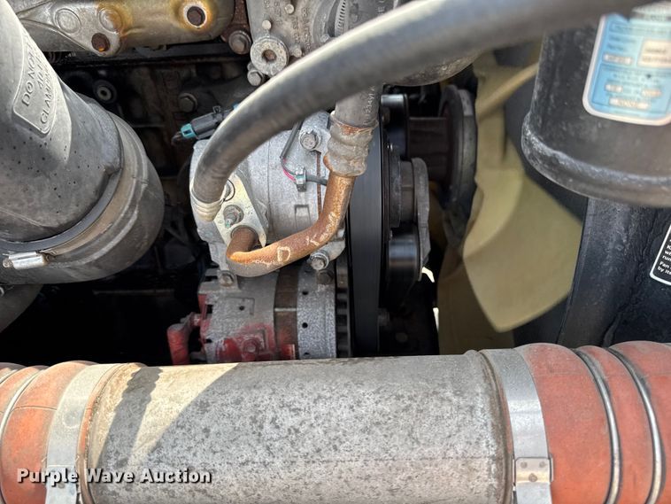 image for item YA3215 2019 Freightliner Cascadia semi truck