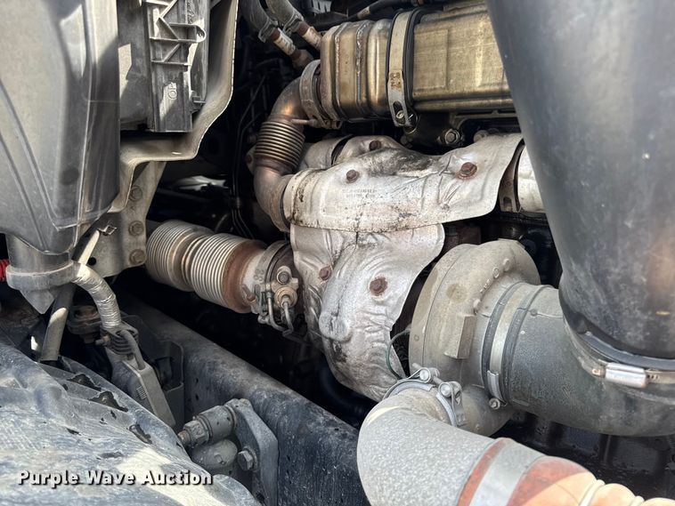 image for item YA3215 2019 Freightliner Cascadia semi truck