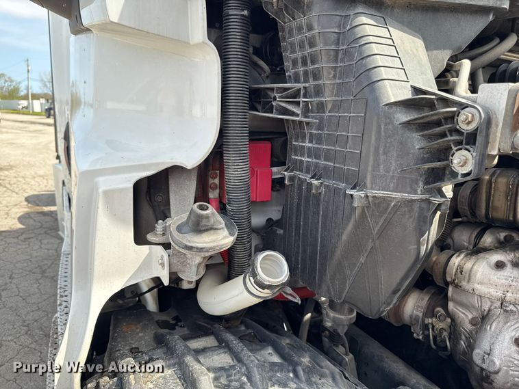 image for item YA3215 2019 Freightliner Cascadia semi truck