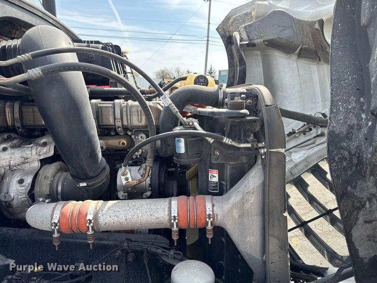 image for item YA3215 2019 Freightliner Cascadia semi truck
