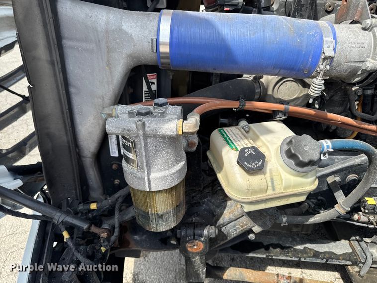 image for item YA3215 2019 Freightliner Cascadia semi truck