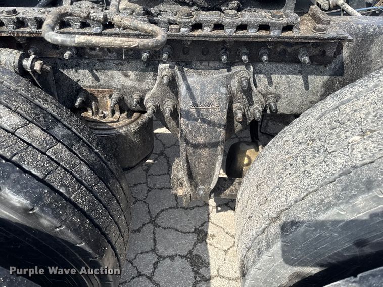 image for item YA3215 2019 Freightliner Cascadia semi truck