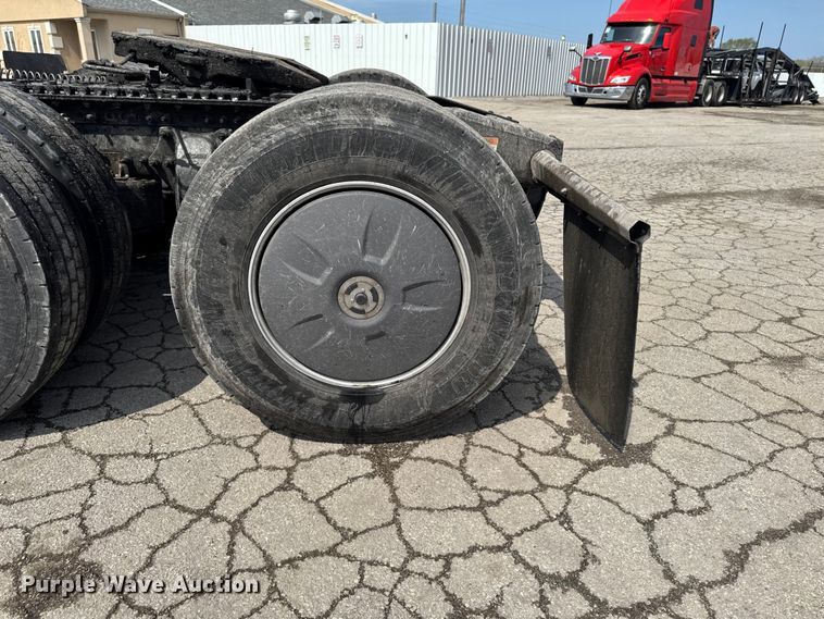 image for item YA3215 2019 Freightliner Cascadia semi truck