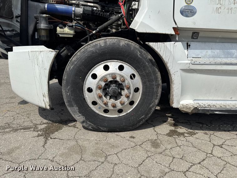image for item YA3215 2019 Freightliner Cascadia semi truck