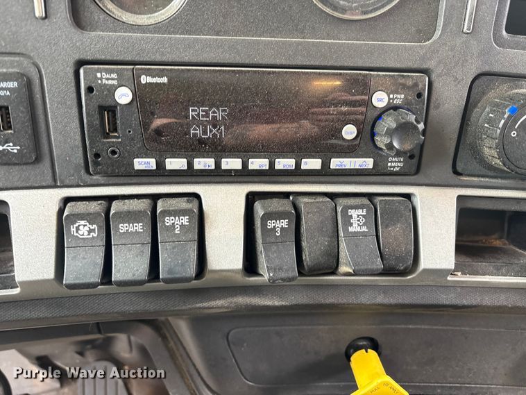 image for item YA3328 2026 Kenworth T880 dump truck