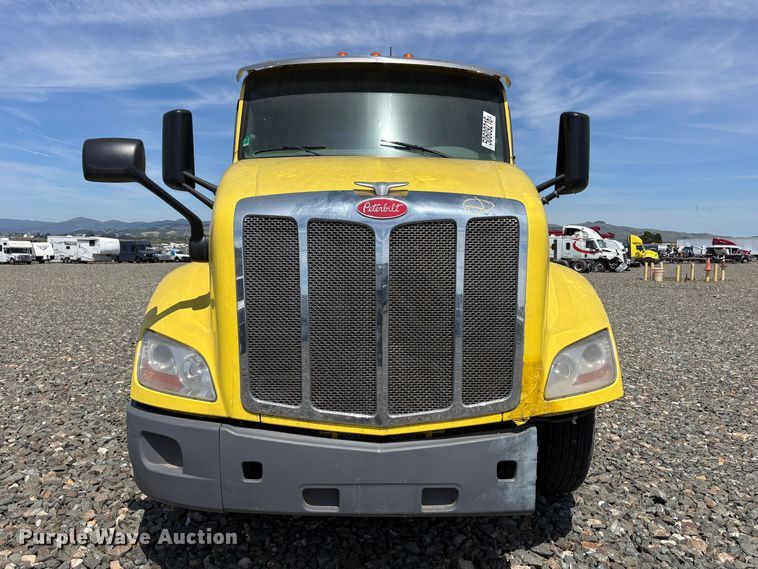 image for item YA3333 2019 Peterbilt 579 semi truck
