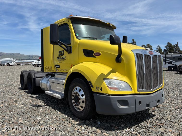 image for item YA3333 2019 Peterbilt 579 semi truck