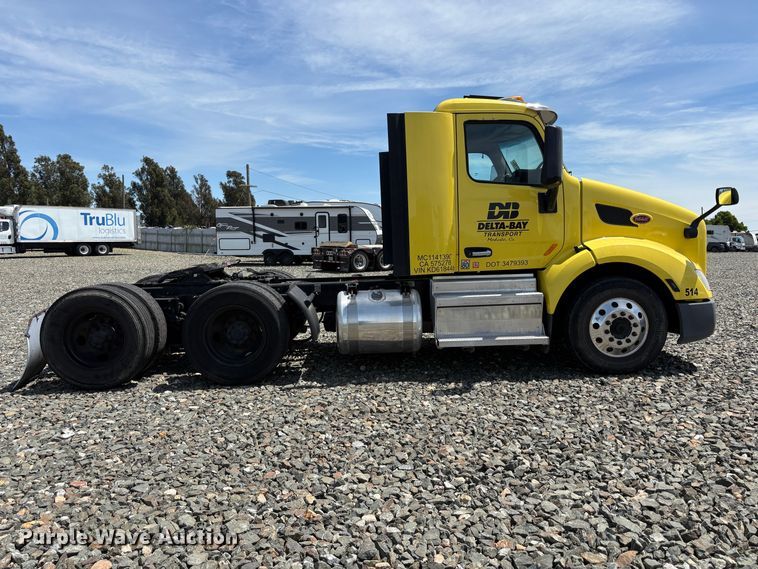 image for item YA3333 2019 Peterbilt 579 semi truck