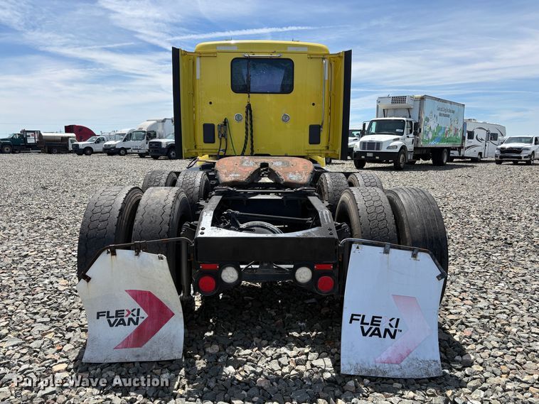 image for item YA3333 2019 Peterbilt 579 semi truck